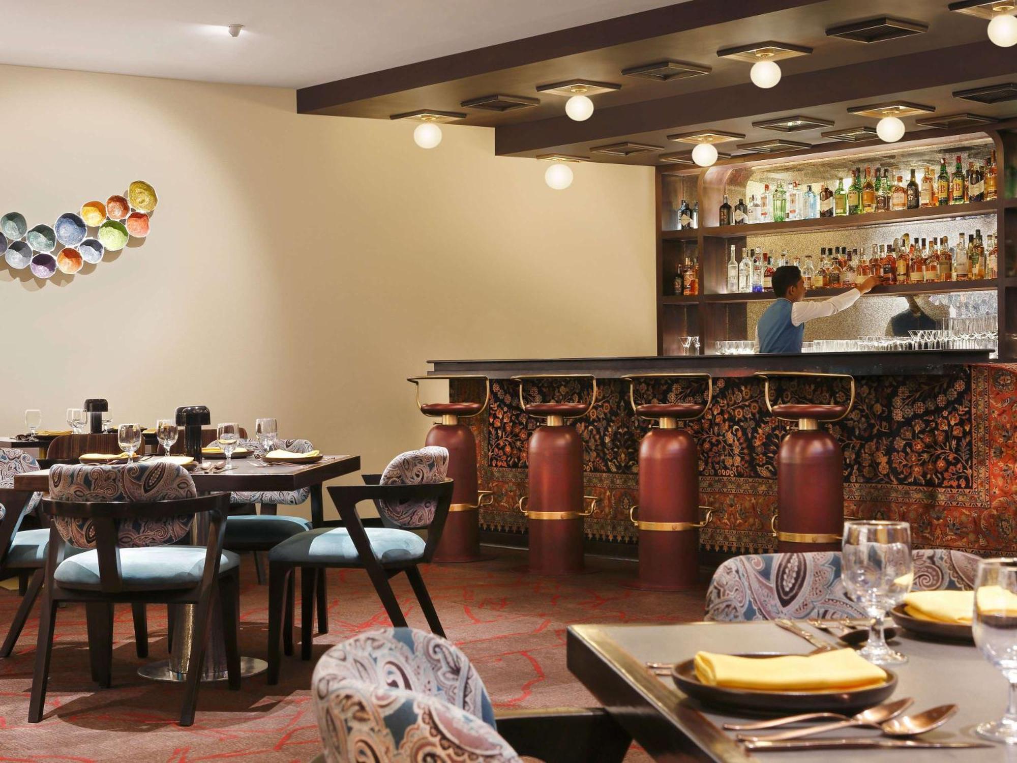 Novotel Kolkata Hotel&Residences Exterior foto The bar at the restaurant