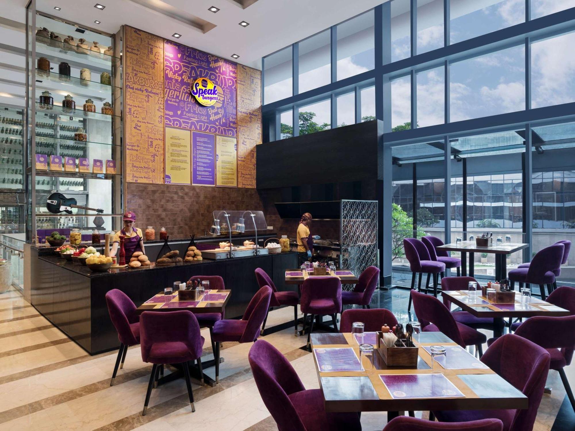 Novotel Kolkata Hotel&Residences Exterior foto The interior of the restaurant