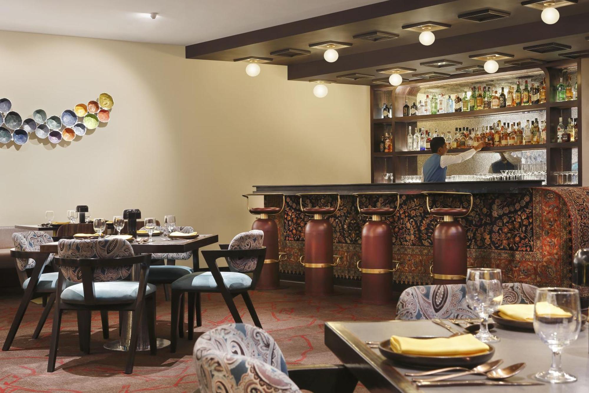 Novotel Kolkata Hotel&Residences Exterior foto The bar at the restaurant